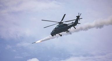 陸軍某旅組織武裝直升機實彈射擊訓練